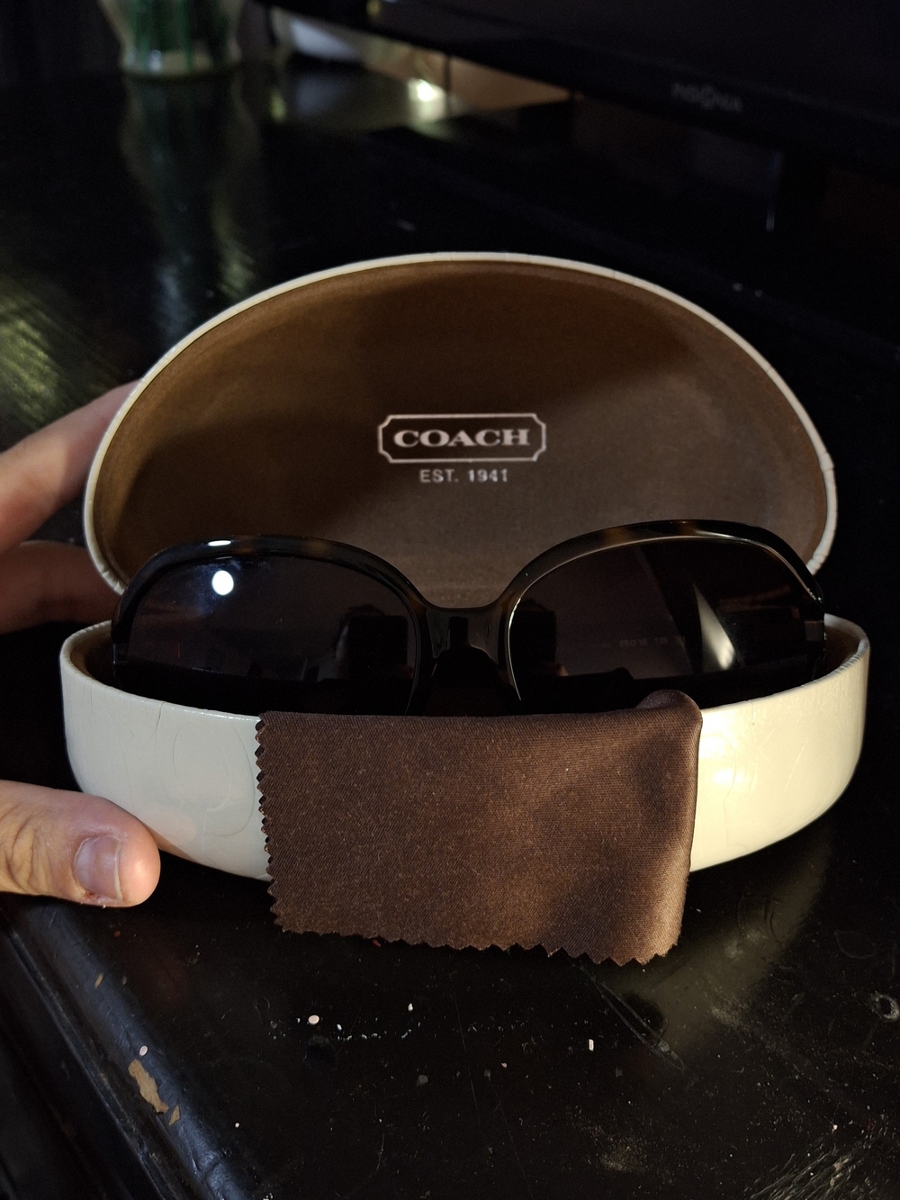 COACH Women's Brown Tortoiseshell Sunglasses with White Case (EUC)